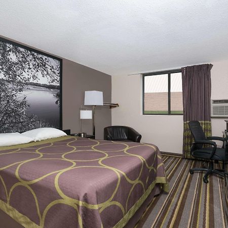 Super 8 by Wyndham Willmar Hotel Bagian luar foto