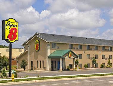 Super 8 by Wyndham Willmar Hotel Bagian luar foto